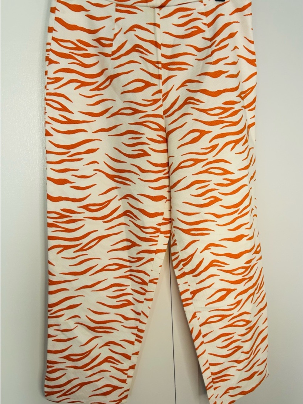 Cashmere Women White and Bright Orange Tiger Stripe capris Size 6 100% cotton
